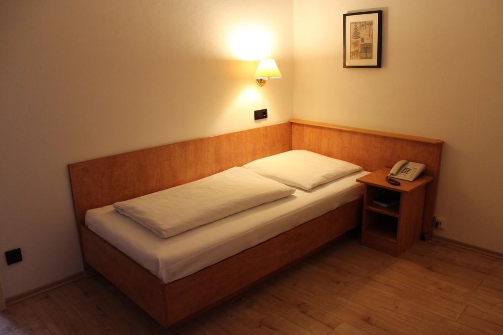 Hotel Gaya บัดโซเดิน อัม เทานุส ห้อง รูปภาพ