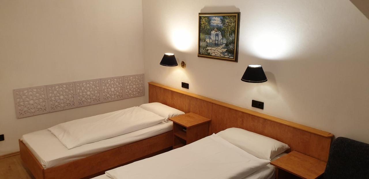 Hotel Gaya บัดโซเดิน อัม เทานุส ภายนอก รูปภาพ