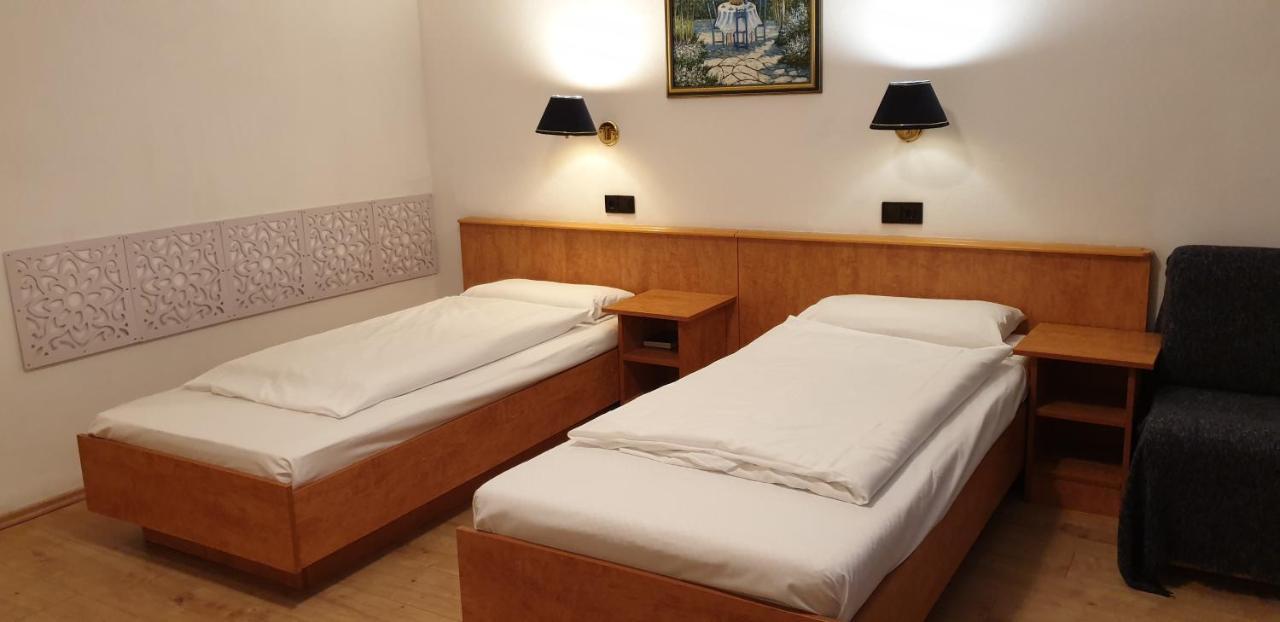 Hotel Gaya บัดโซเดิน อัม เทานุส ภายนอก รูปภาพ